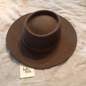 Lack of color hat I purchased in 2020. Never worn!